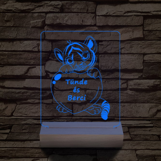 Tigris szív személyre szabott 20 cm fa talppal 7 színű 3D led lámpa