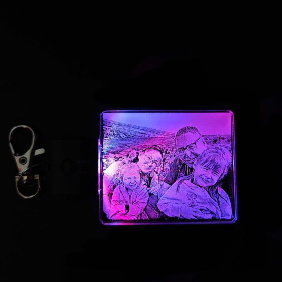 Egyedi fotógravír 7 színben világító szögletes LED-s kulcstartó