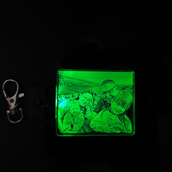 Egyedi fotógravír 7 színben világító szögletes LED-s kulcstartó