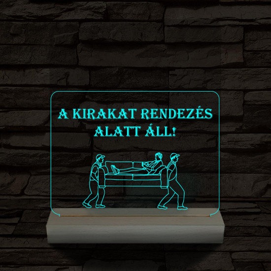 A kirakat rendezés alatt áll 20 cm fa talppal 7 színű 3D led lámpa