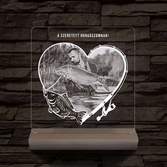 Egyedi fotógravírozás pontyos szívkeretben horgász fatalpban 7 színű 3D led lámpa