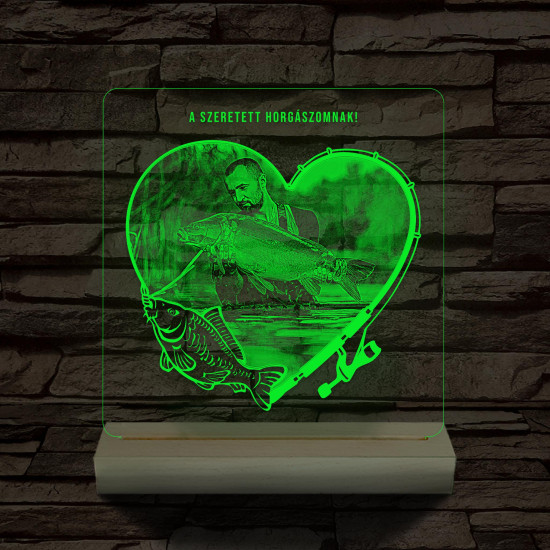 Egyedi fotógravírozás pontyos szívkeretben horgász fatalpban 7 színű 3D led lámpa