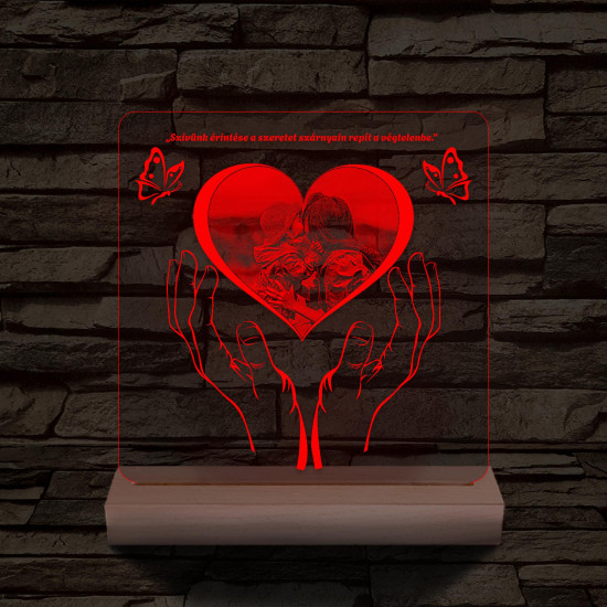 Szívérintés szív-alakú személyre szabott 20 cm fatalppal 7 színű 3D led lámpa