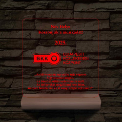 BKK eseményekhez, nyugdíjba vonuláshoz  7 színű 3D led lámpa fa talppal