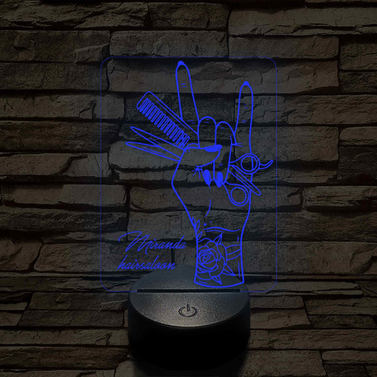 Tetovált női kéz fésűvel és ollóval – 7 színű, színváltós 3D LED lámpa