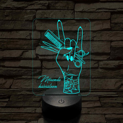Tetovált női kéz fésűvel és ollóval – 7 színű, színváltós 3D LED lámpa