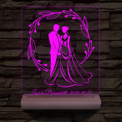 Esküvői pár babér koszorúban személyre szabott 20 cm fa talppal 7 színű 3D led lámpa
