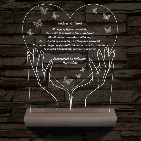 Szülőköszöntő – Két kézben szív pillangókkal – 7 színű, színváltós 3D LED lámpa