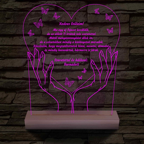 Szülőköszöntő – Két kézben szív pillangókkal – 7 színű, színváltós 3D LED lámpa