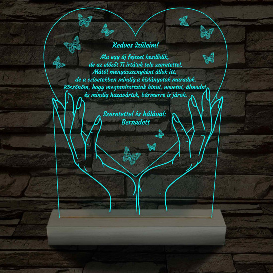 Szülőköszöntő – Két kézben szív pillangókkal – 7 színű, színváltós 3D LED lámpa