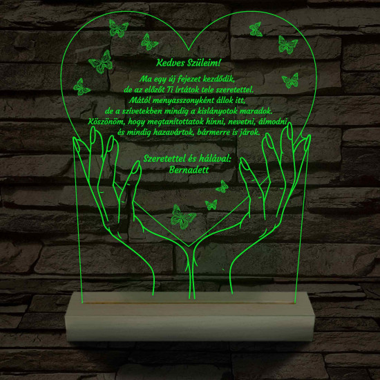 Szülőköszöntő – Két kézben szív pillangókkal – 7 színű, színváltós 3D LED lámpa