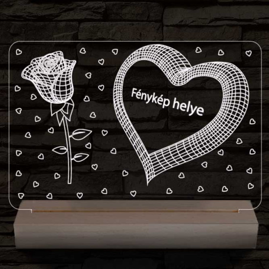 Nagy szív rózsával és kis szívekkel, egyedi fotógravírozás fatalppal 7 színű 3D led lámpa