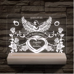 Esküvő, házassági évforduló személyre szabott 20 cm fa talppal 7 színű 3D led lámpa
