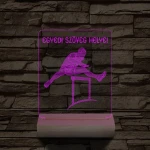 Gátfutó személyre szabott 20 cm fa talppal 7 színű 3D led lámpa