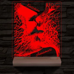 Csók szerelem személyre szabott 20 cm fa talppal 7 színű 3D led lámpa