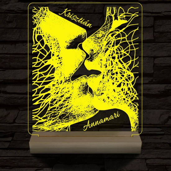 Csók szerelem személyre szabott 20 cm fa talppal 7 színű 3D led lámpa