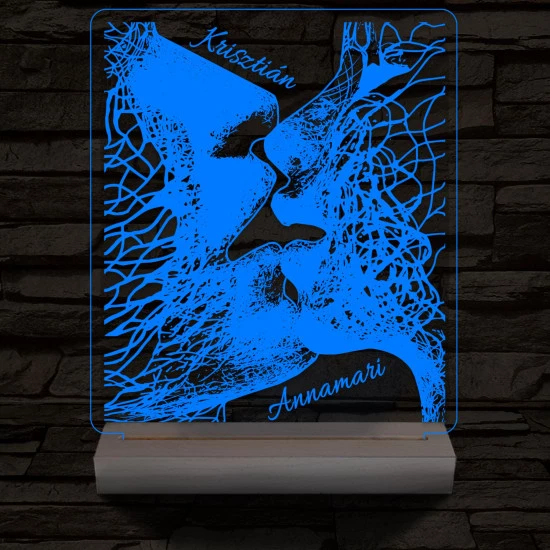 Csók szerelem személyre szabott 20 cm fa talppal 7 színű 3D led lámpa