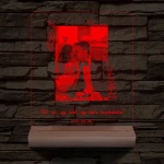 Egyedi fotógravírozás pároknak fatalppal 7 színű 3D led lámpa
