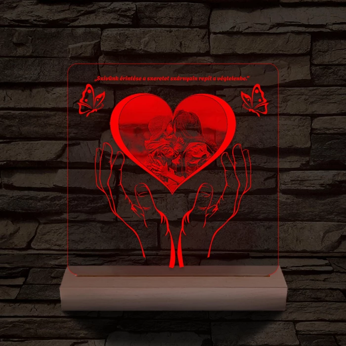Szívérintés szív-alakú személyre szabott 20 cm fatalppal 7 színű 3D led lámpa