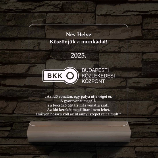 BKK eseményekhez, nyugdíjba vonuláshoz  7 színű 3D led lámpa fa talppal