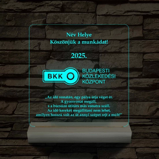 BKK eseményekhez, nyugdíjba vonuláshoz  7 színű 3D led lámpa fa talppal