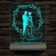 Esküvői pár babér koszorúban személyre szabott 20 cm fa talppal 7 színű 3D led lámpa