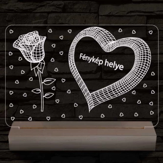Nagy szív rózsával és kis szívekkel, egyedi fotógravírozás fatalppal 7 színű 3D led lámpa