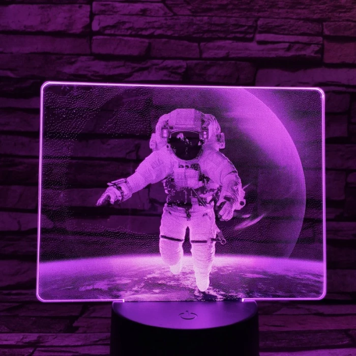 Űrsétaló Asztronauta 7 színű valósághű 3D led lámpa